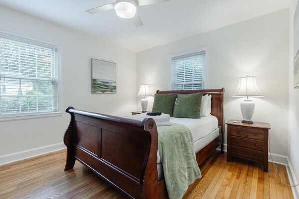 3 bedrooms, desk, iron/ironing board, travel crib