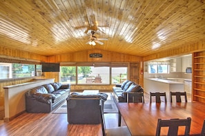 Interior - Lake-front Cabin Located In The Heart Of Bear Lake! (Garden City)