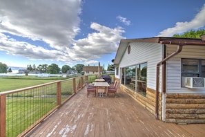 Outdoor dining - Lake-front Cabin Located In The Heart Of Bear Lake! (Garden City)