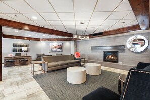 Interior - Breckenridge Ski In Ski Out Condo, Great Views, Pool & Hot Tubs, Walk to Town (Breckenridge)