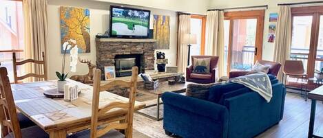 Smart TV, chimenea, reproductor de DVD