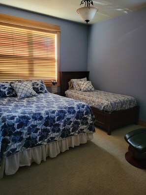3 bedrooms, iron/ironing board, free WiFi, bed sheets - 3 Bedroom, Single Story, (Redmond)