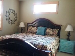 3 chambres, fer et planche à repasser, Wi-Fi gratuit, draps fournis