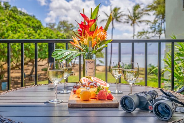 Outdoor dining - *Makani A Kai B9* Maui Condo Steps To The Sand! (Maalaea)