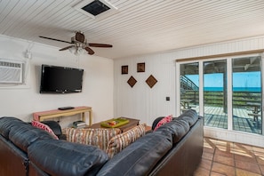 TV, video games, DVD player, books - Secluded Relaxing Beach front home ~ New Private Golf cart Walkway ! (Port Aransas)