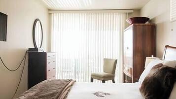 3 bedrooms, iron/ironing board, travel crib, WiFi