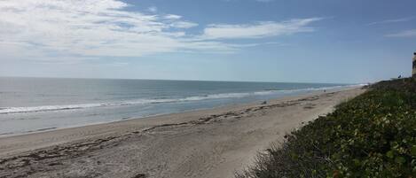 Beach nearby, sun loungers, beach towels