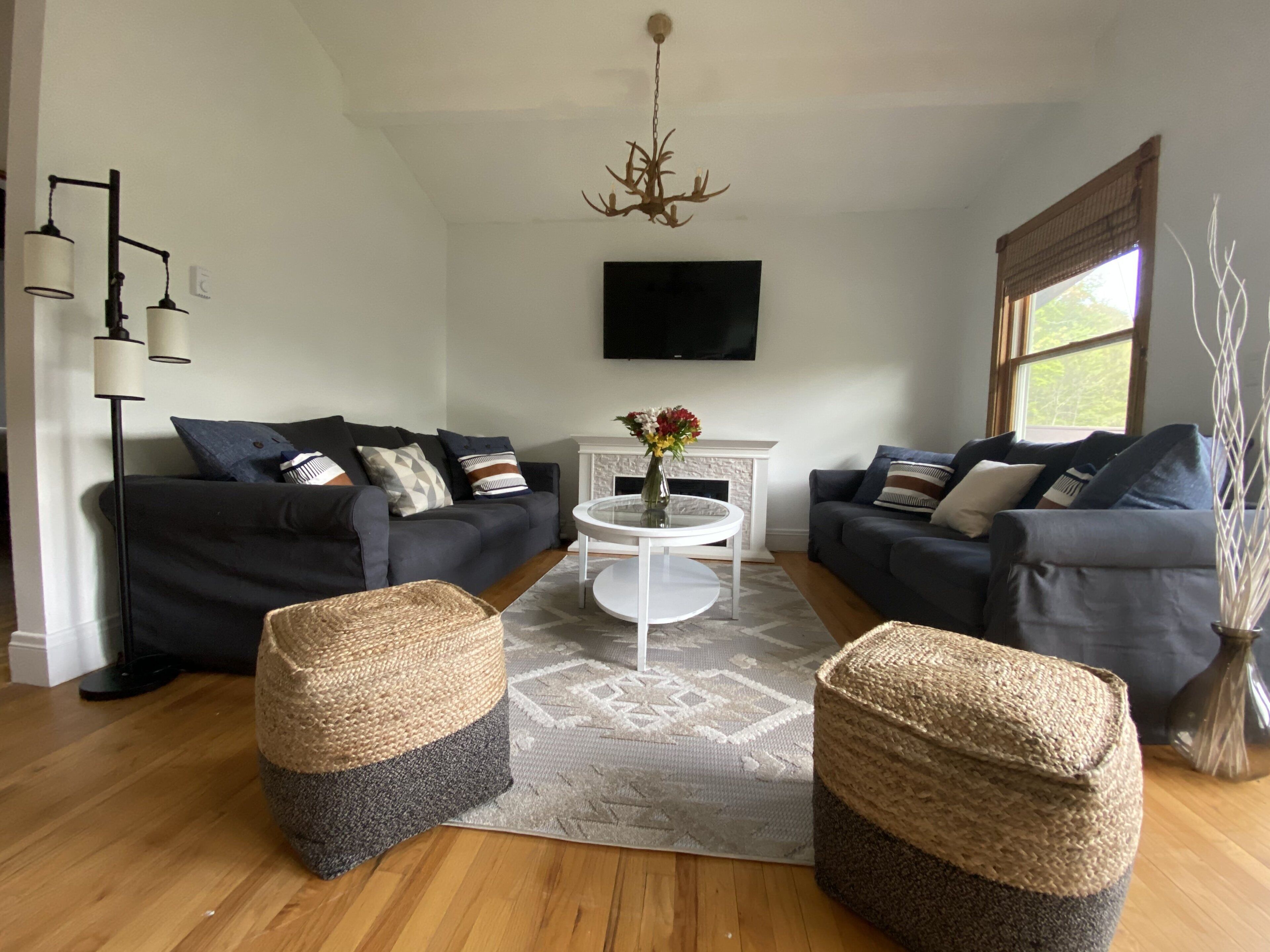 Apartment, 3 Bedrooms | Living area | 30-inch flat-screen TV with cable channels, TV