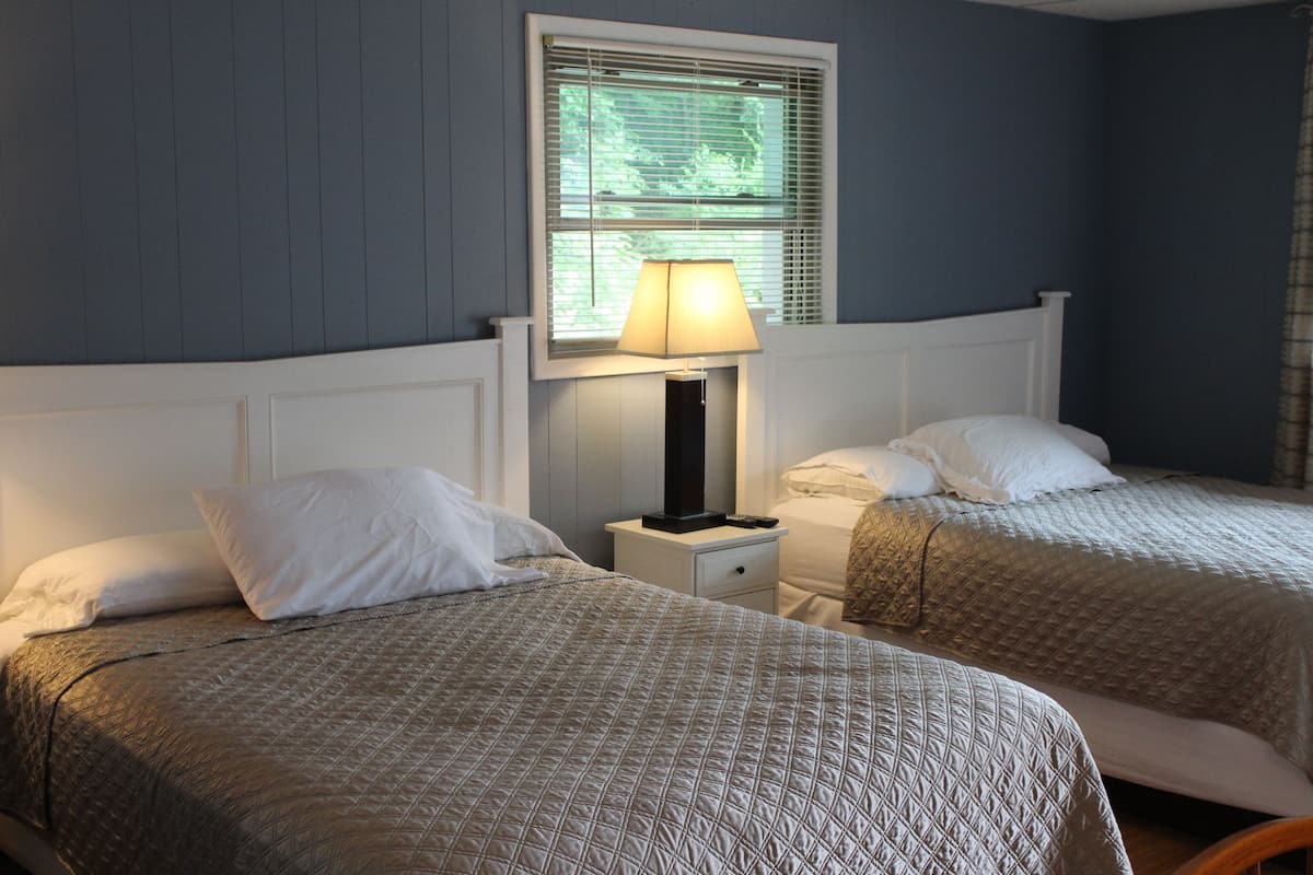 Quadruple Room | Premium bedding, down comforters, iron/ironing board, free WiFi