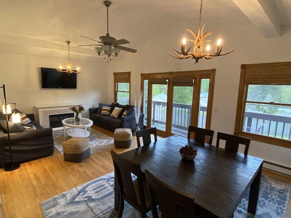 Apartment, 3 Bedrooms | Living area