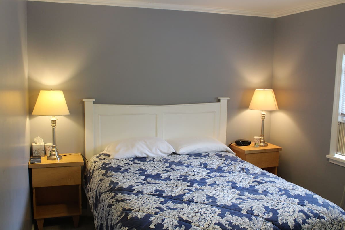Double Room | Premium bedding, down comforters, iron/ironing board, free WiFi