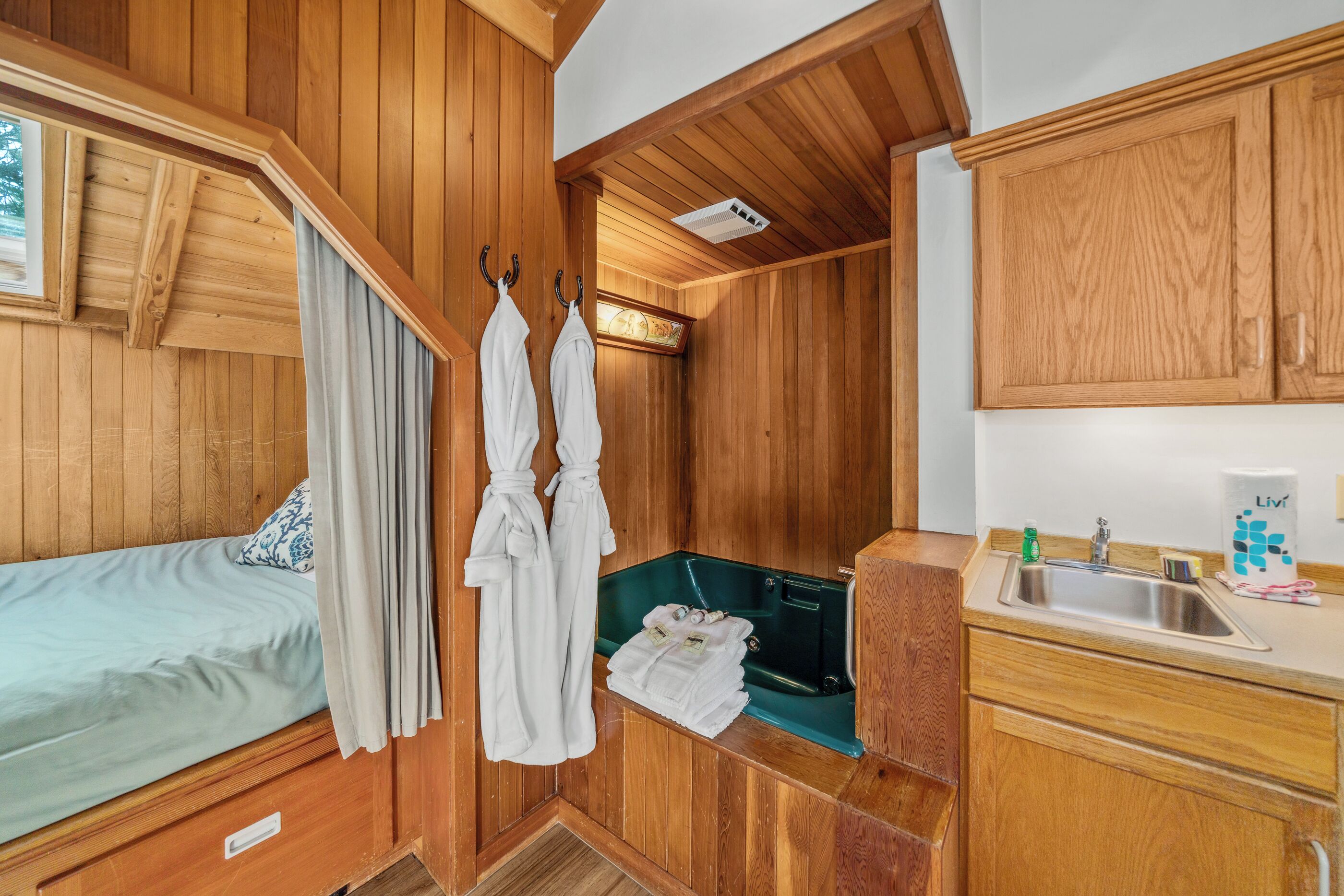 deluxe room | bathroom | separate bathtub and shower, jetted bath, eco-friendly toiletries