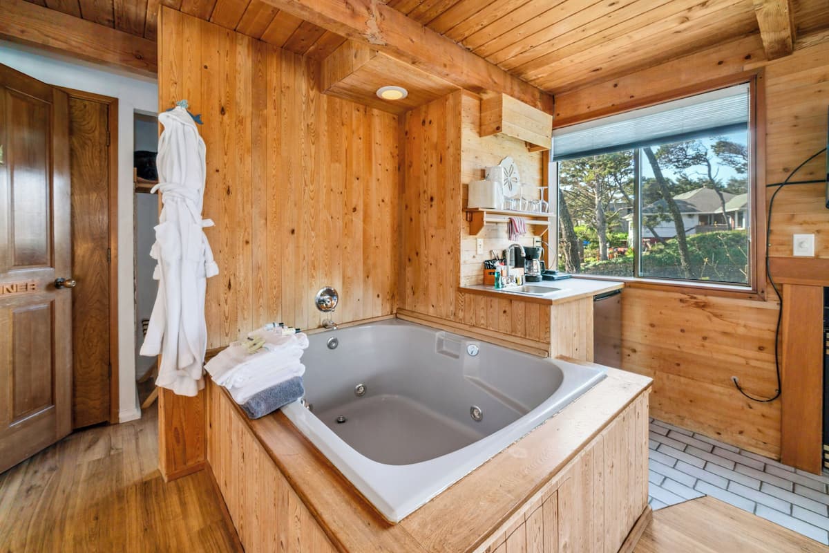 deluxe room | bathroom | separate bathtub and shower, jetted bath, eco-friendly toiletries