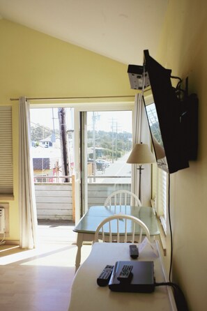 Kamar Deluks | Wi-Fi gratis dan seprai linen