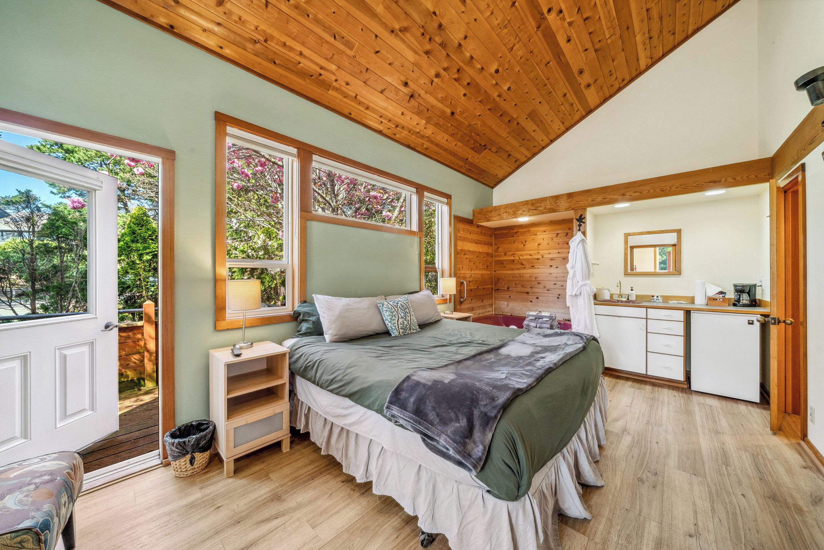 华丽客房 | 免费 WiFi、床单