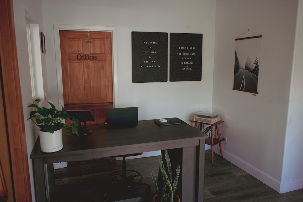 Inn at Manzanita by null