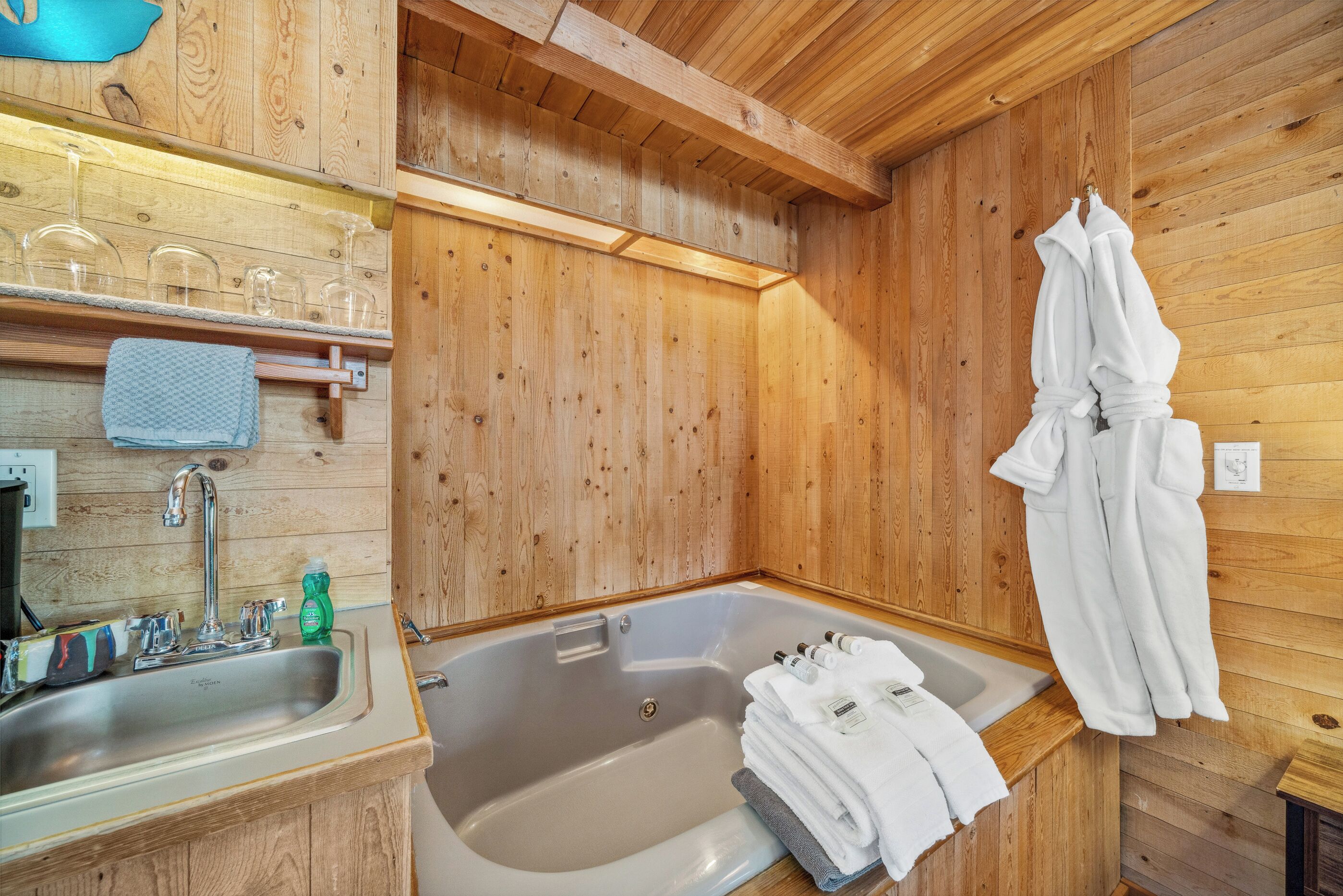deluxe room | bathroom | separate bathtub and shower, jetted bath, eco-friendly toiletries