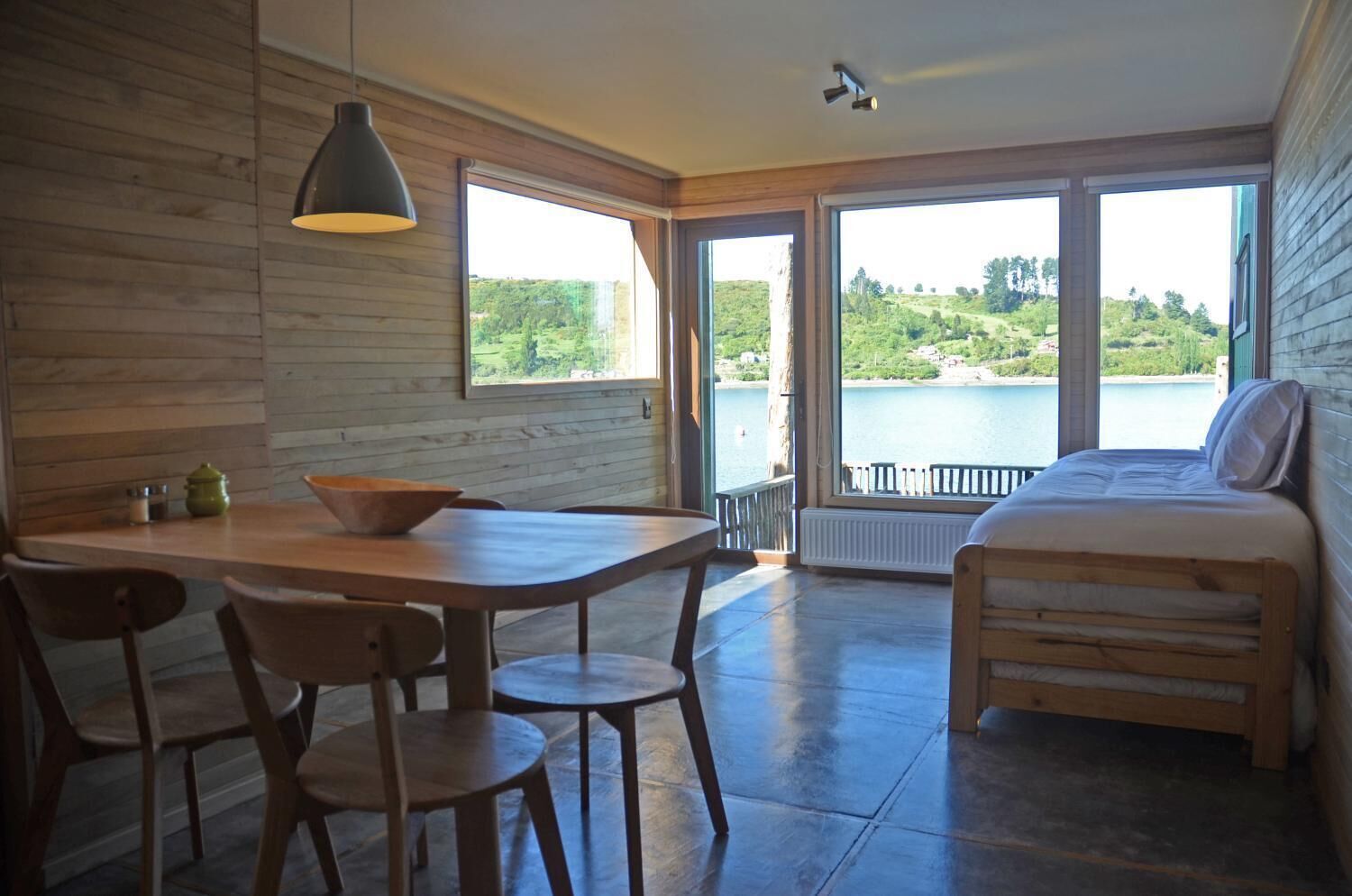 تلفزيون بشاشة مسطحة