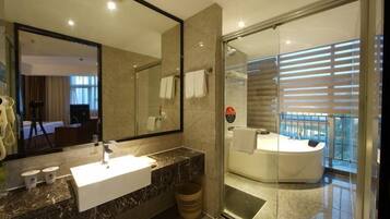 Shower, free toiletries