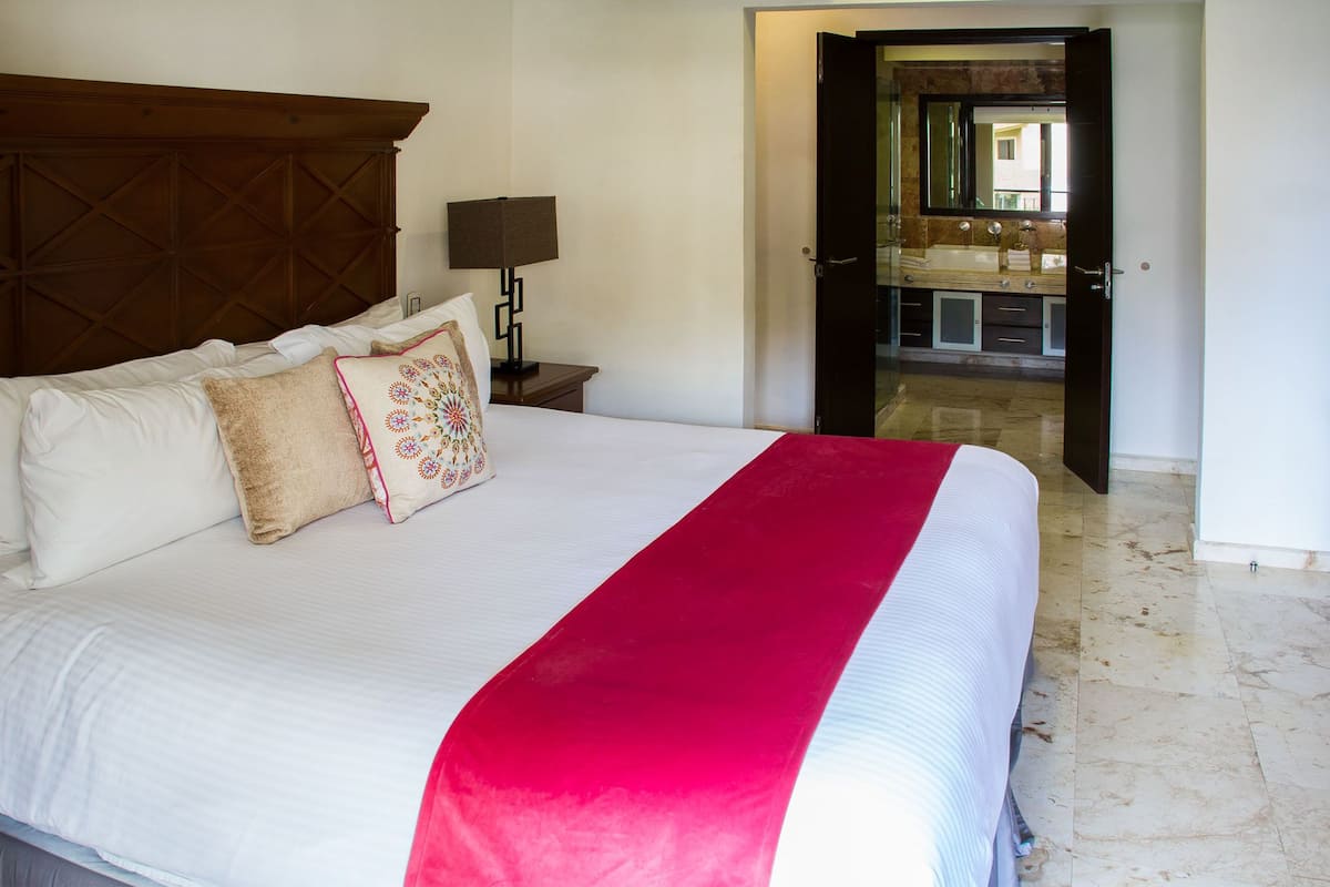 Deluxe Apartment, 2 Bedrooms, Balcony, Tower | 1 bedroom, in-room safe, iron/ironing board, free WiFi