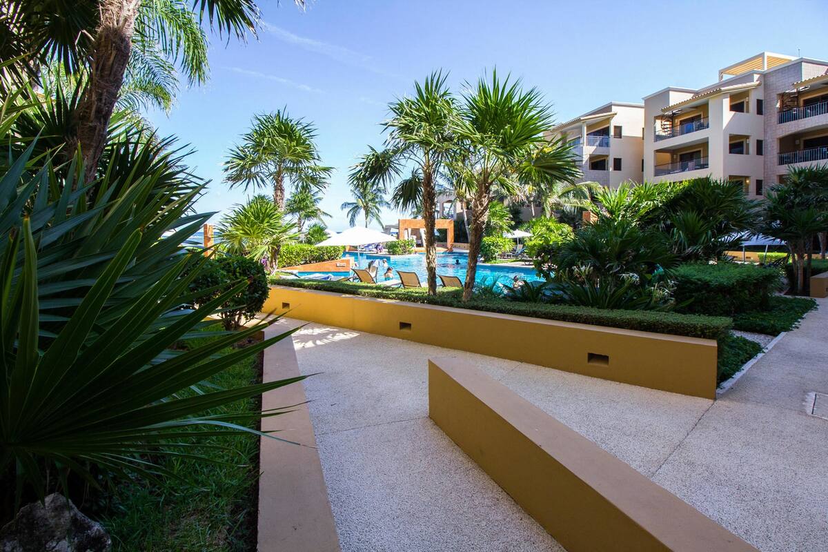 Deluxe Condo, 2 Bathrooms, Poolside | 1 bedroom, in-room safe, iron/ironing board, free WiFi