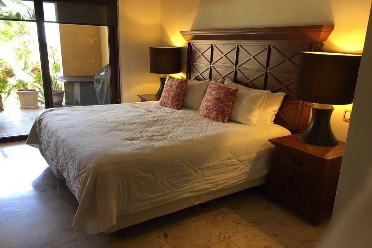 Deluxe Apartment, 2 Bedrooms, Kitchen, Sea Facing | 1 bedroom, in-room safe, iron/ironing board, free WiFi