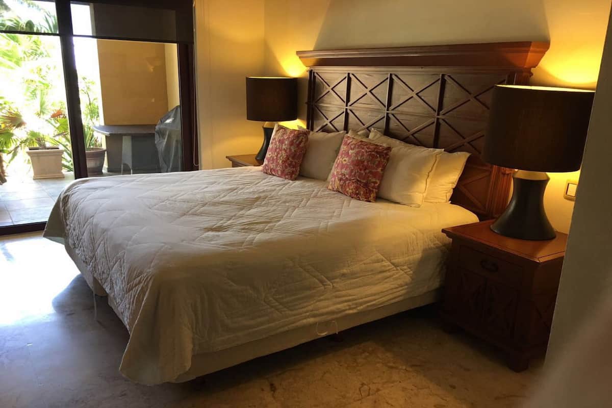 Deluxe Apartment, 2 Bedrooms, Kitchen, Sea Facing | 1 bedroom, in-room safe, iron/ironing board, free WiFi