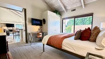 1 bedroom, desk, iron/ironing board, free WiFi