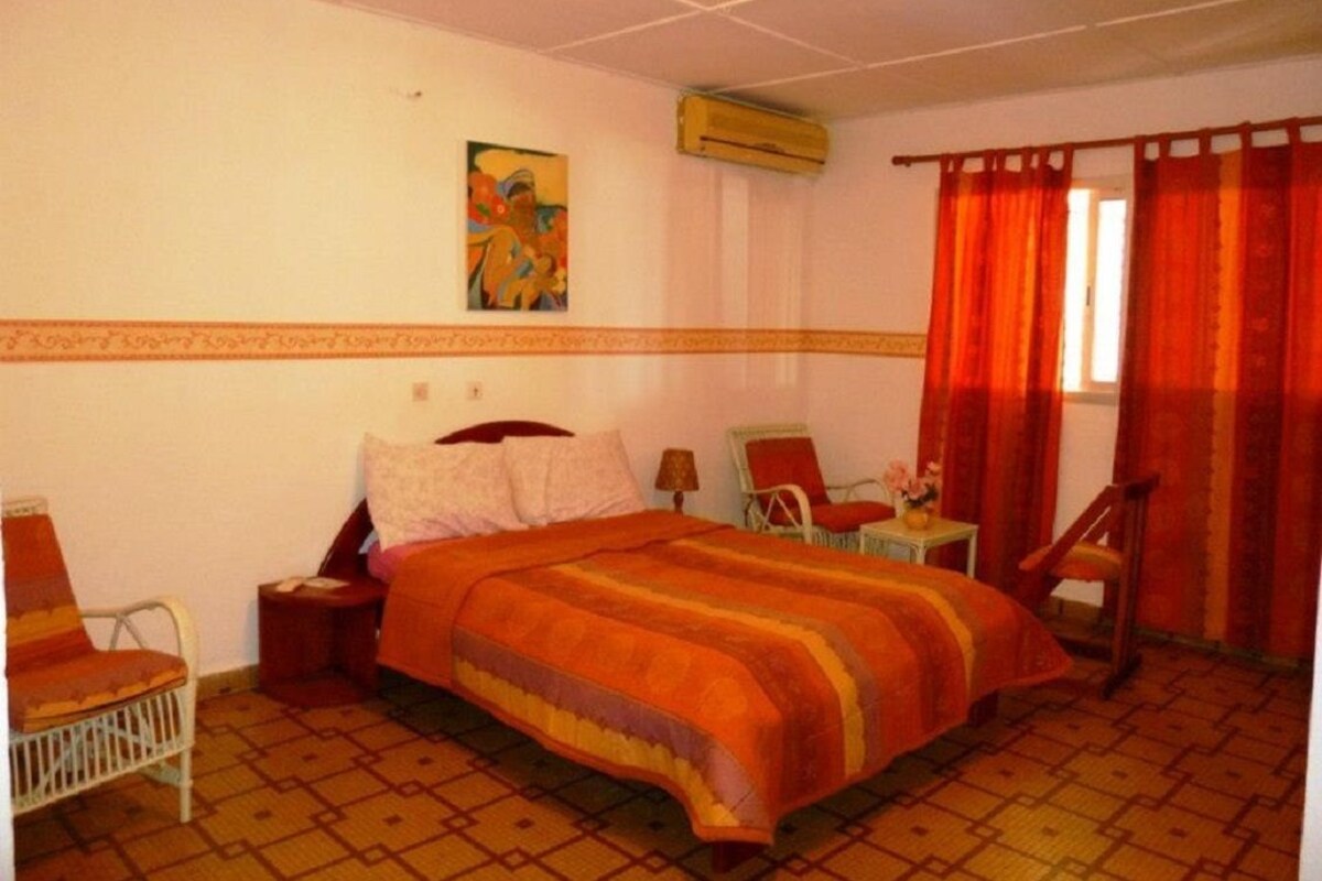 Desk, blackout curtains, rollaway beds, free WiFi