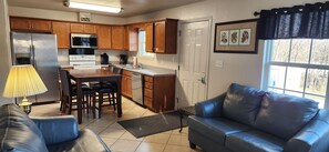 Smart TV - Close to Downtown - 7 Beds - 21% Long Term Stay Discounts (Knoxville)
