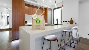 Hus, 3 soverom | Eget kjøkken | Kaffetrakter/tekoker, kjøleskap, mikrobølgeovn og ovn
