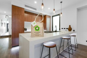 3 Bedroom House | Private kitchen | Fridge, microwave, oven, stovetop - Boutique Stays - County Down, Port Melbourne (Port Melbourne)