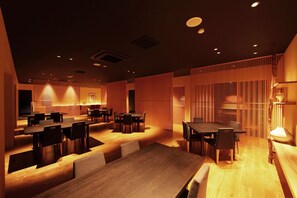 Breakfast, dinner served; Japanese cuisine, garden views