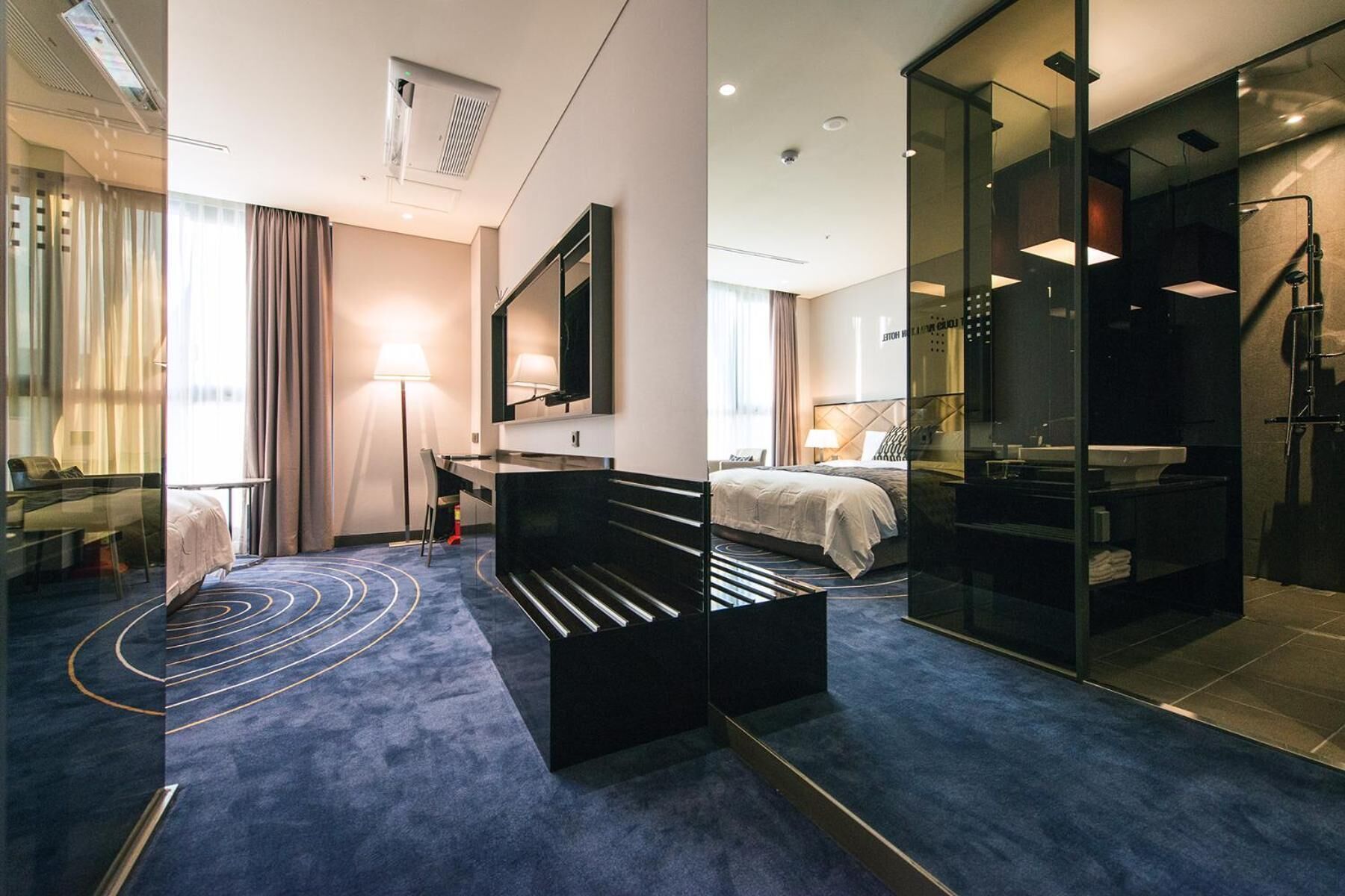 premium bedding, down duvets, minibar, in-room safe