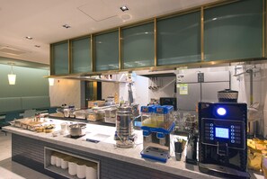 Petit déjeuner buffet (14000 KRW par personne)