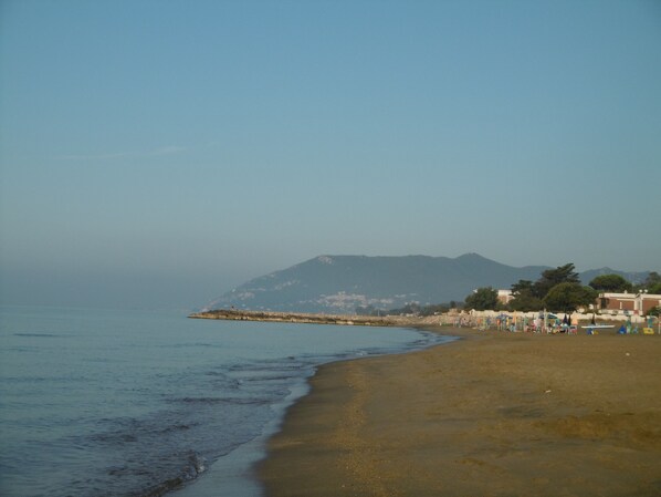 Plage à proximité, chaises longues