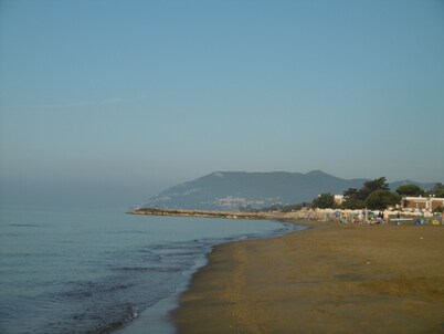 SEPTEMBER DISCOUNT Circeo Litoranea, Moorish style villa free parking.