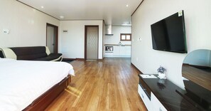 Premium bedding, minibar, free WiFi, bed sheets