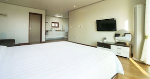 Premium bedding, minibar, free WiFi, bed sheets