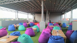 Rooftop bar - Bed and Bath Serviced Suites (Iloilo)