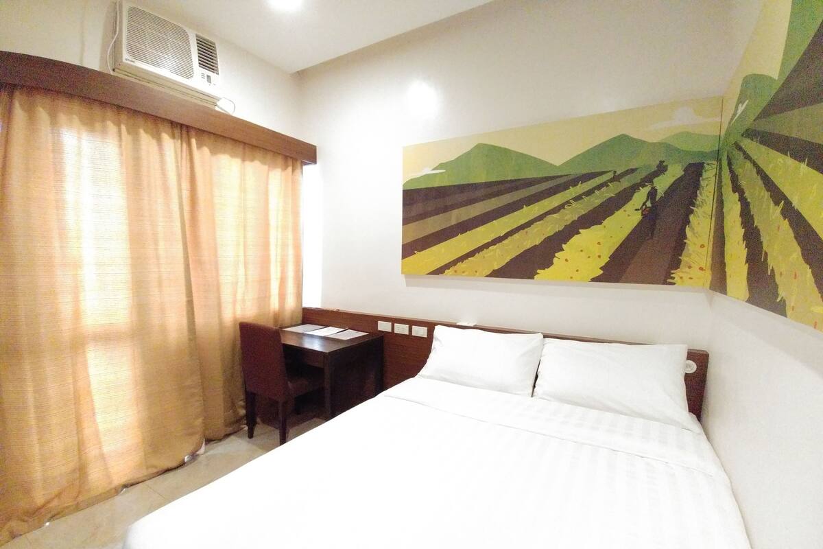 开间, 1 张大床, 吸烟房, 阳台 | 高档床上用品、羽绒被、迷你吧、客房内保险箱