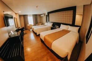 Superior Twin Room (West Wing) | Minibar, in-room safe, individually furnished, desk - Grand Xing Imperial Hotel (Iloilo)