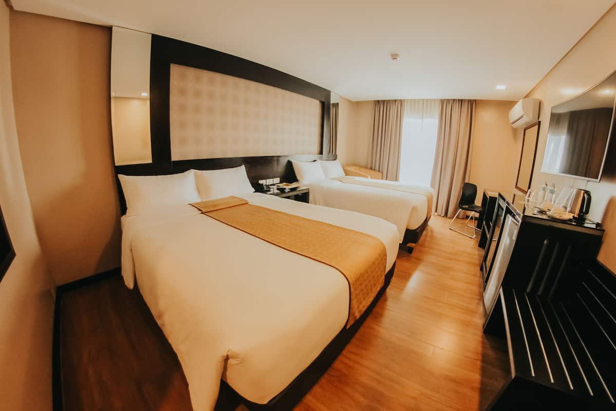 デラックス ツインルーム クイーンベッド 2 台 (West Wing) | ミニバー、セーフティボックス (室内)、デスク、WiFi (無料)