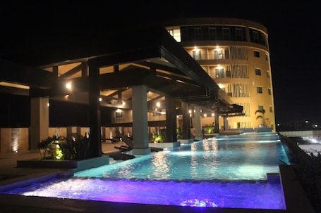 Kolam renang outdoor