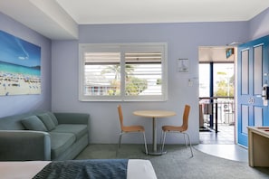 Habitación estándar | 1 habitación, ropa de cama de alta calidad, minibar y escritorio