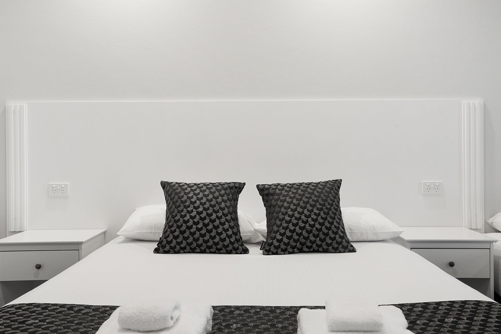 Deluxe Suite, Multiple Beds | Premium bedding, minibar, desk, laptop workspace