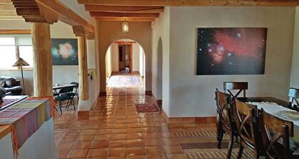 Bright Star Casa, Arroyo Seco, puolivälissä Taos Plazan ja Taos Ski Valleyn välillä