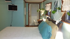 1 bedroom, desk, iron/ironing board, free WiFi