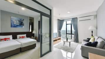 Deluxe Suite, 1 Queen Bed, City View | Living room | Flat-screen TV