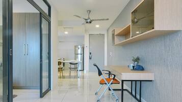 Premium Studio | Living area | Flat-screen TV